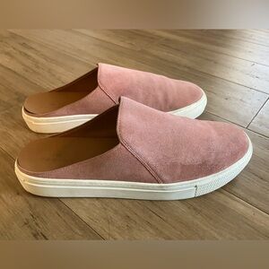 Caslon suede women’s slide shoes! Size 9